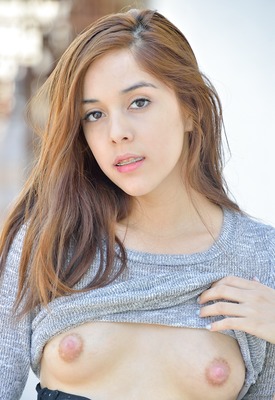 Kristina Bell Photo 7 of 12