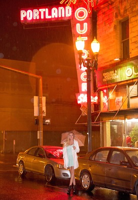 Kendra Sunderland Photo 4 of 18