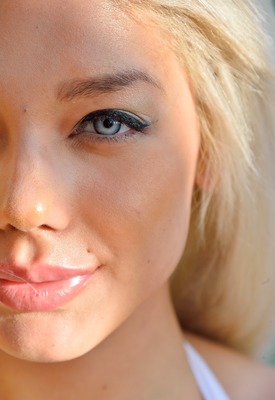 Elizabeth Jolie Photo 8 of 9