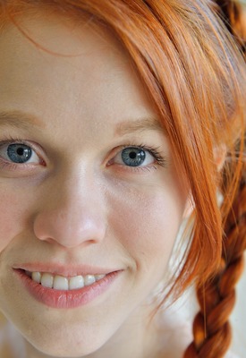 Dolly Little Photo 2 of 15