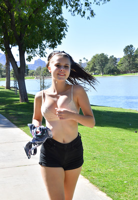 Desiree Photo 3 of 8