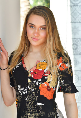 Sera Ryder Photo 5 of 10