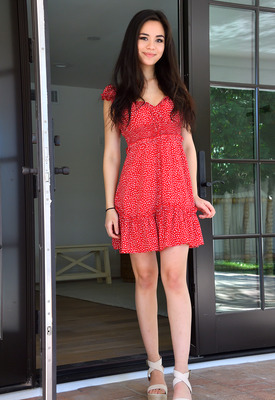 Scarlett Alexis Photo 1 of 9