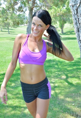 Maya Summers Photo 7 of 9