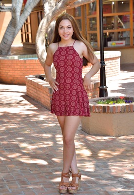 Kelly Kitten Photo 5 of 12