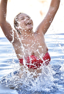 Avi Love Photo 2 of 14