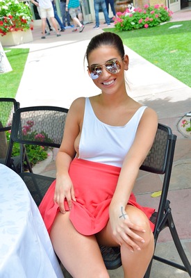 Olivia Nova Photo 3 of 17