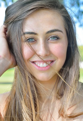 Lexi Lovell Photo 5 of 9