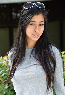 Jade Kush Photo 1 of 7