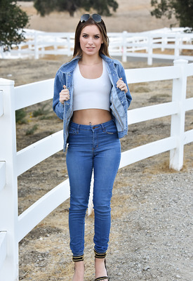 Summer Brooks Photo 5 of 7