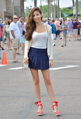 Nina North Photo 7 of 20