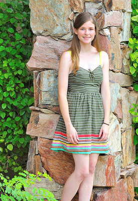 Lara Brookes Photo 4 of 4