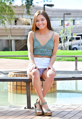 Zoe Bloom Photo 13 of 14