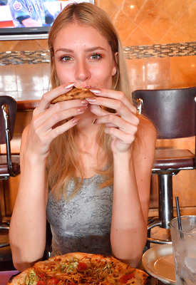 Mazzy Grace Photo 3 of 15