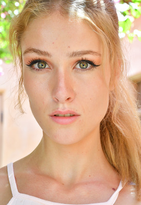 Mazzy Grace Photo 11 of 15