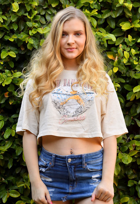 Harlow West Photo 4 of 9