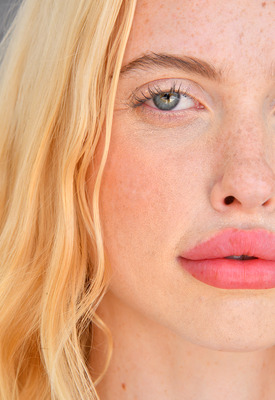 Chloe Couture Photo 8 of 15