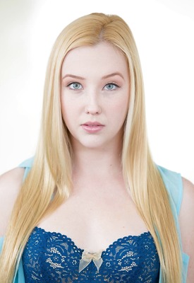 Samantha Rone Photo 4 of 17