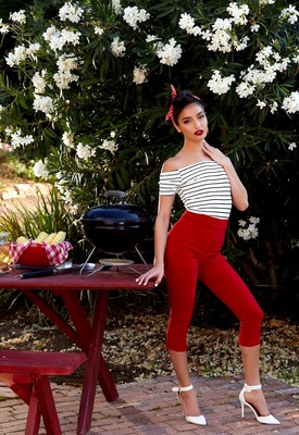 Emily Willis Photo 8 of 13