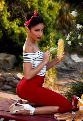 Emily Willis Photo 9 of 13