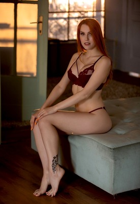 Charlie Red Photo 9 of 14