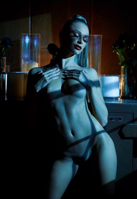 Emma Hix Photo 9 of 20