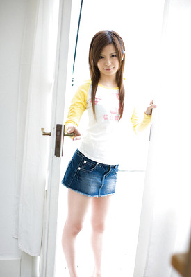 Riri Kuribayashi Photo 2 of 7