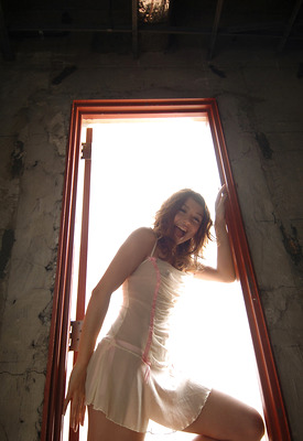 Tina Yuzuki Photo 3 of 4