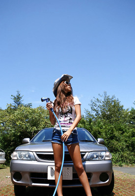 Yoko Yoshikawa Photo 8 of 8