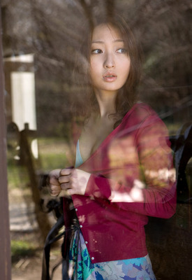 Maiko Kazano Photo 4 of 6