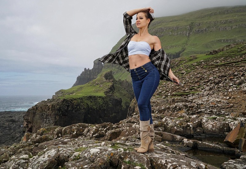 Lexa by Paradise Closeups In The Crack