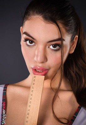Anha Bellissima Photo 1 of 16