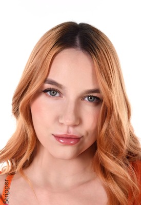 Leya Desantis Photo 10 of 12