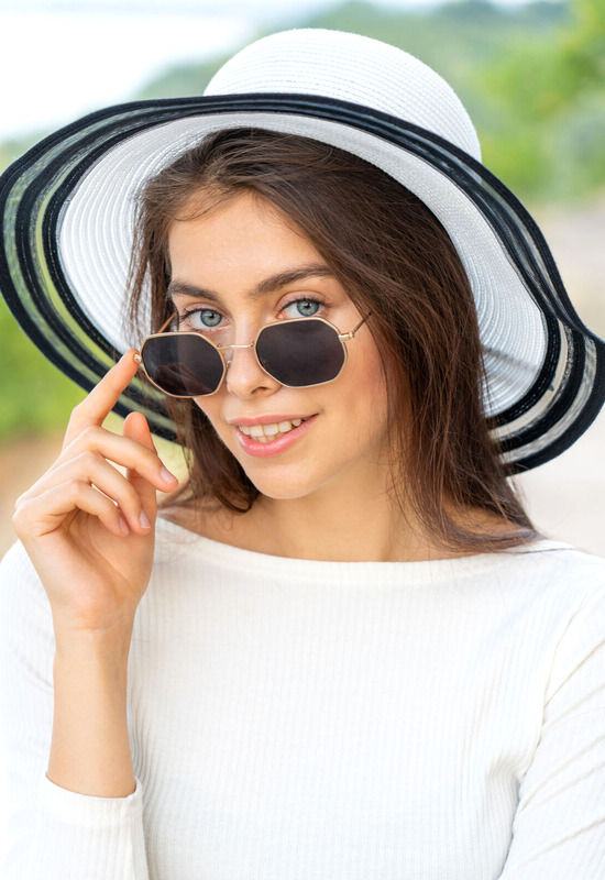 Foxy Alissa in Rewarded by Love Hairy