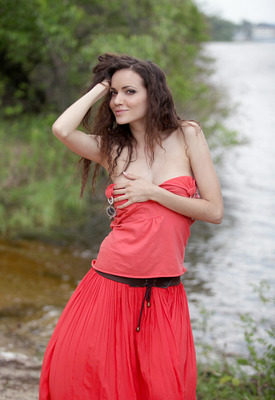 Presenting Kolumbina by Met-Art