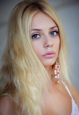 Jennifer Mackay Photo 9 of 10