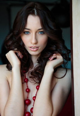 Presenting Zsanett Tormay by Met-Art