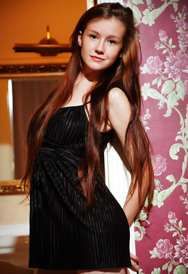 Emily Bloom Photo 3 of 20