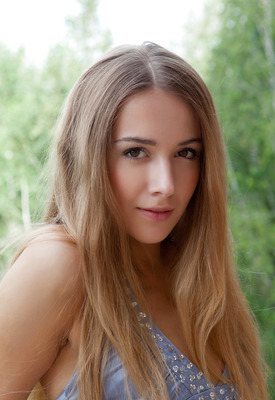 Lina Diamond Photo 1 of 8