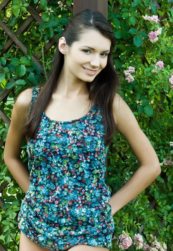 Leila A in Ensaluti by Met-Art