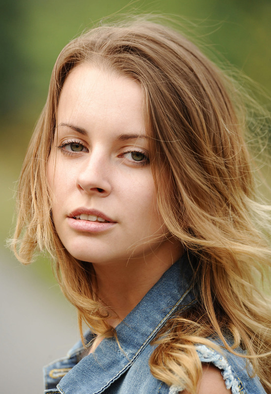 Lucia D in Kurili by Met-Art