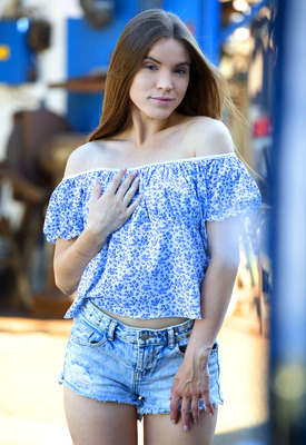 Evelina Darling Photo 1 of 7