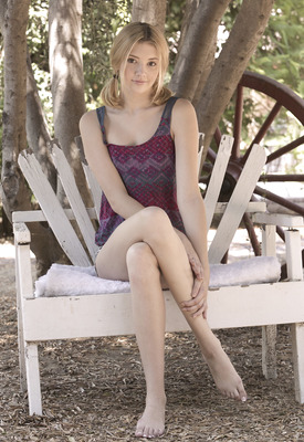 Lena Anderson Photo 16 of 20