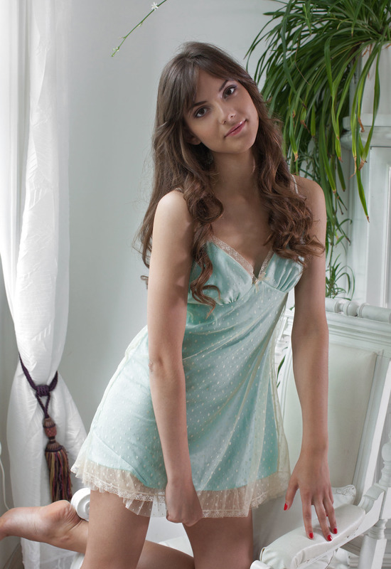 Presenting Shari by Met-Art