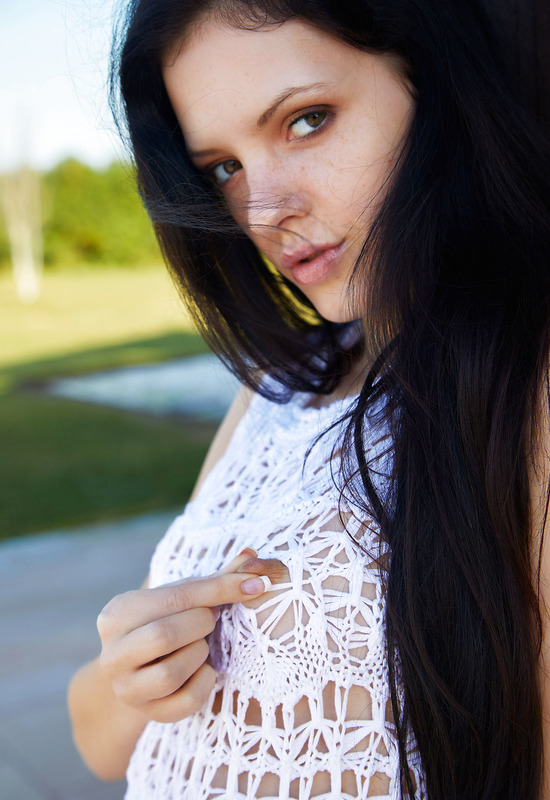 Anie Darling in Peren by Met-Art