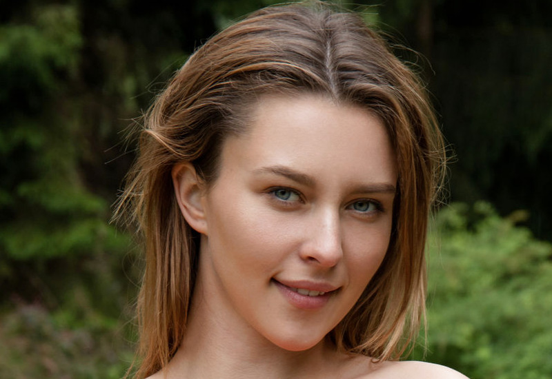 Dominika Jule in Pong Win by Met-Art