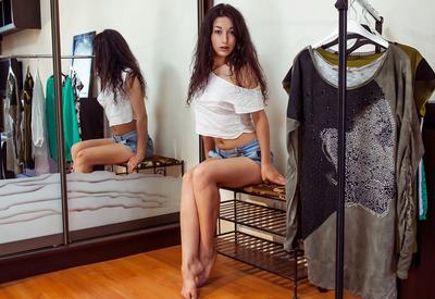 Presenting Elyse by Met-Art