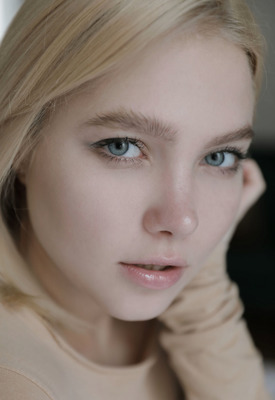 Scarlet Hansen Photo 1 of 11