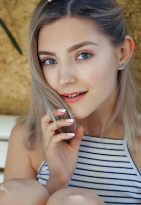 Eva Elfie Photo 18 of 20