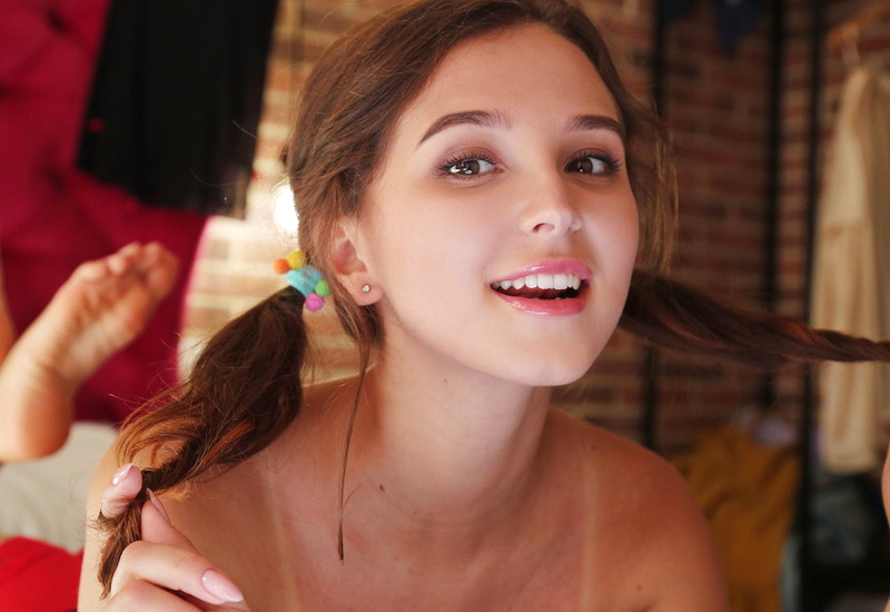 Milana Photo 7 of 10